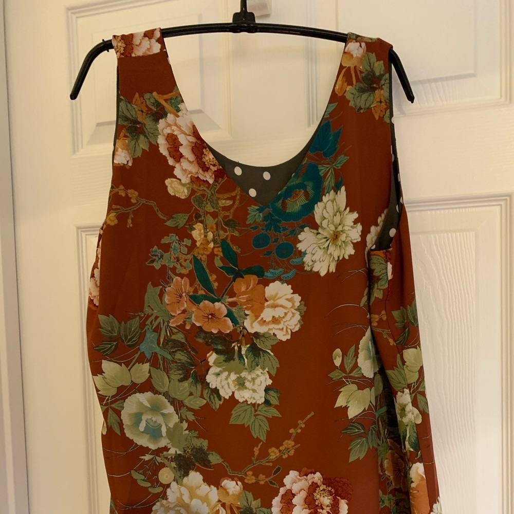 Reversible silky top. Perfect for work or play!